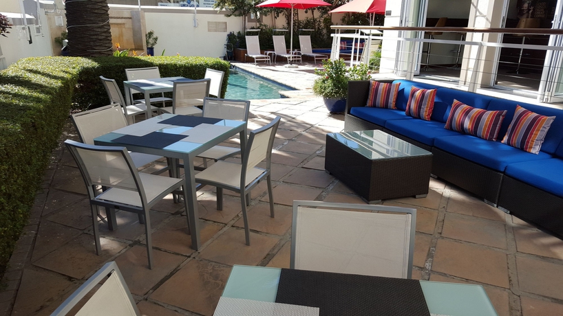 Imagen de la piscina del Hotel The Bantry Bay Aparthotel by Totalstay. Foto 12