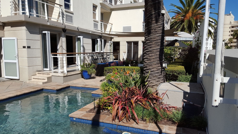 Imagen de la piscina del Hotel The Bantry Bay Aparthotel by Totalstay. Foto 14