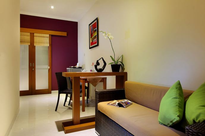 Imagen de la habitación del Hotel The Banyumas Villa. Foto 15