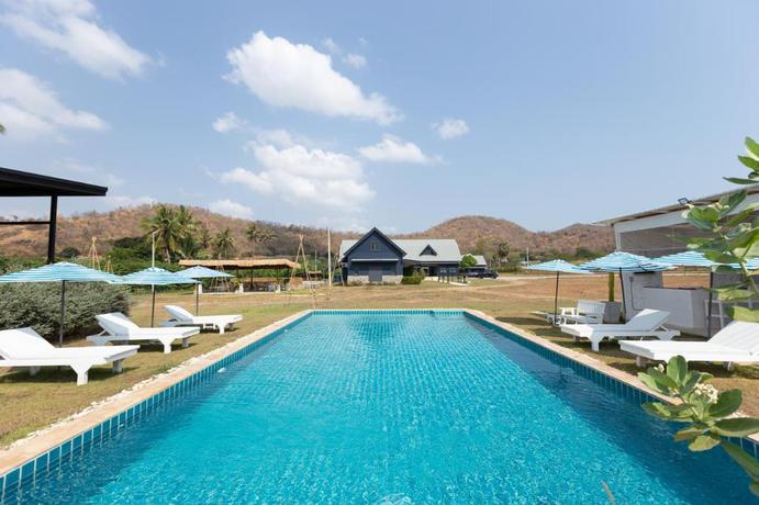 Imagen de la piscina del Hotel The Barn Hua Hin. Foto 19