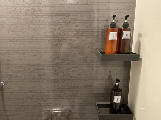 Imagen de la habitación del Hotel The Barn Tokyo. Foto 21