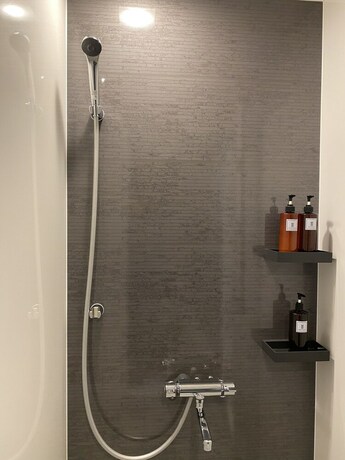 Imagen de la habitación del Hotel The Barn Tokyo. Foto 27