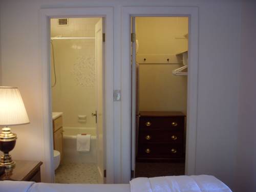 Imagen de la habitación del Hotel The Baroness. Foto 2