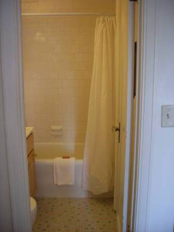 Imagen de la habitación del Hotel The Baroness. Foto 3