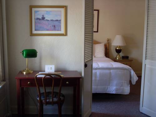 Imagen de la habitación del Hotel The Baroness. Foto 10