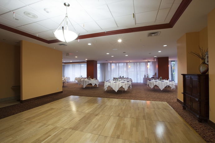 Imagen de los interiores del Hotel The Barrymore Tampa Riverwalk. Foto 12