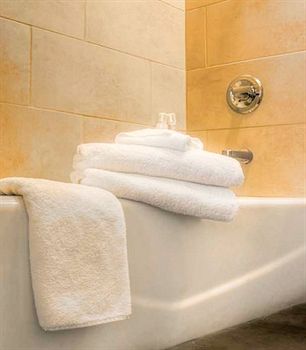 Imagen de la habitación del Hotel The Bartlett and Guesthouse. Foto 2