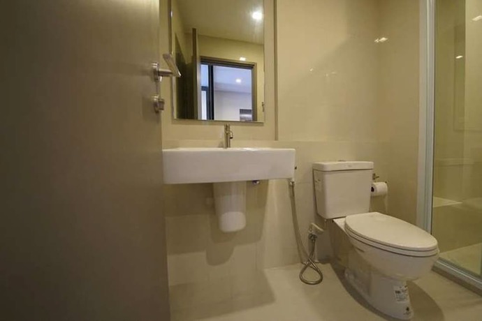 Imagen de la habitación del Hotel The Base Central Pattaya BY U Plus. Foto 11