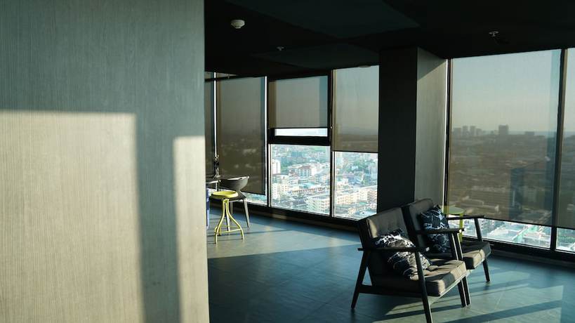 Imagen del bar/restaurante del Hotel The Base Central Pattaya BY U Plus. Foto 4