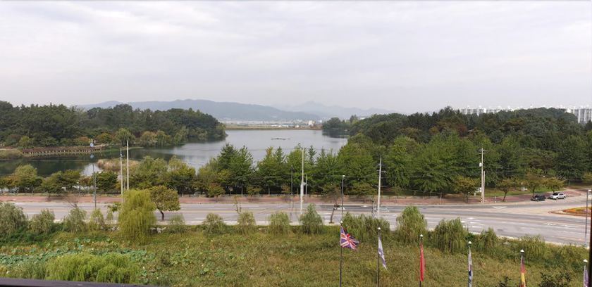 Imagen de los exteriores del Hotel The Base. Foto 17