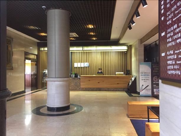 Imagen de los interiores del Hotel The Base. Foto 19