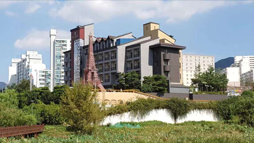 Imagen general del Hotel The Base. Foto 3