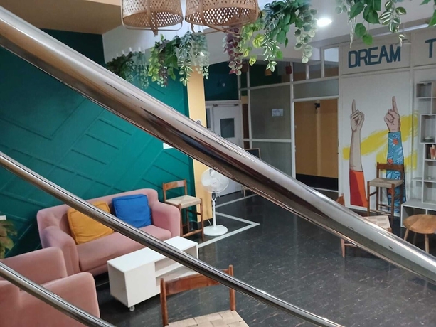 Imagen de los interiores del Hotel The Basic. Foto 15