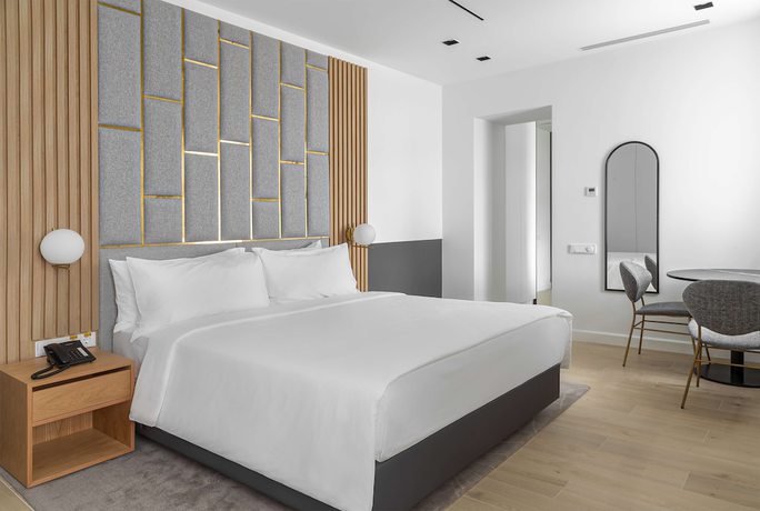 Imagen de la habitación del Hotel The Basilian Minsk, Curio Collection By Hilton. Foto 16