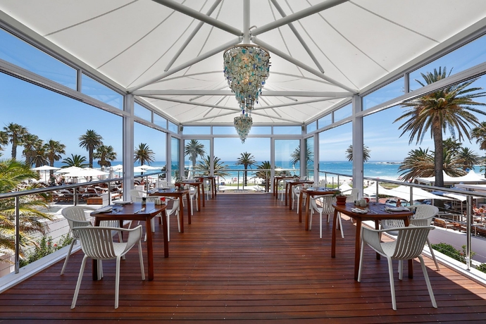 Imagen del bar/restaurante del Hotel The Bay, Cape Town. Foto 4