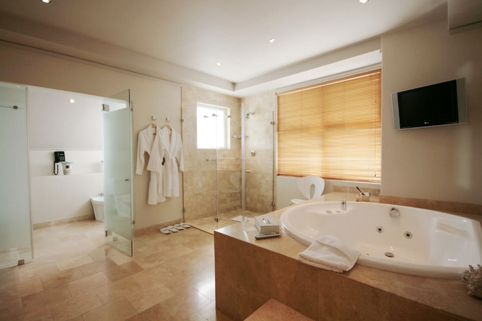 Imagen de la habitación del Hotel The Bay, Cape Town. Foto 9
