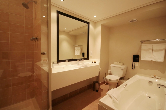 Imagen de la habitación del Hotel The Bay, Cape Town. Foto 11