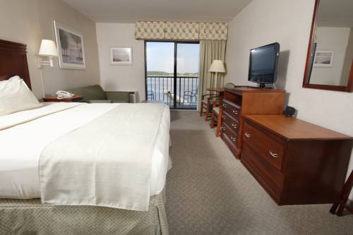 Imagen de la habitación del Hotel The Bay Resort. Foto 8