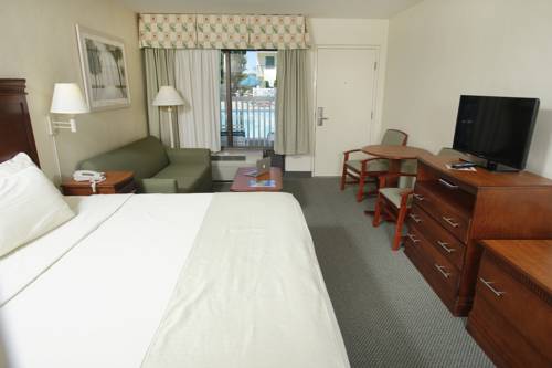 Imagen de la habitación del Hotel The Bay Resort. Foto 10