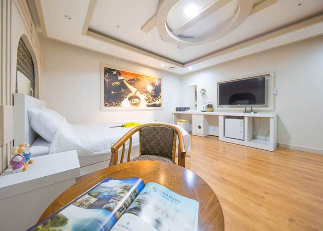 Imagen de la habitación del Hotel The Bay and Pool Villa. Foto 2