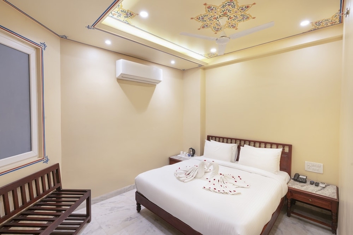 Imagen de la habitación del Hotel The Bayan Elegance. Foto 9