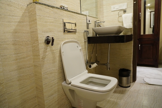 Imagen de la habitación del Hotel The Bayan Elegance. Foto 12