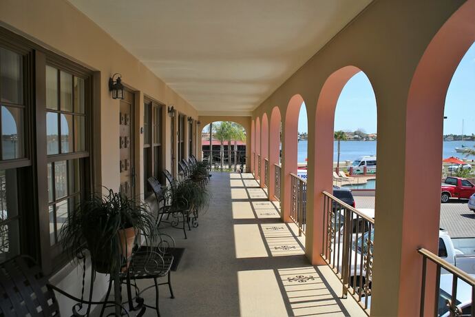 Imagen general del Hotel The Bayfront Inn. Foto 2