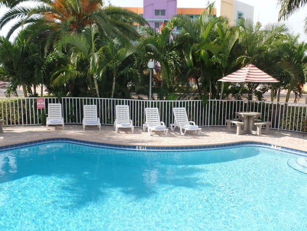 Imagen general del Hotel The Bayside Inn and Marina. Foto 12