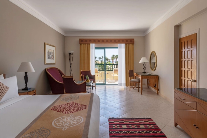 Imagen de la habitación del Hotel The Bayview Taba Heights Resort. Foto 3