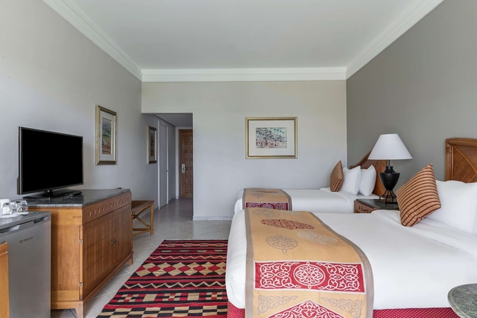 Imagen de la habitación del Hotel The Bayview Taba Heights Resort. Foto 4