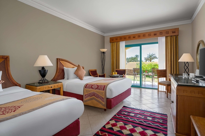 Imagen de la habitación del Hotel The Bayview Taba Heights Resort. Foto 5