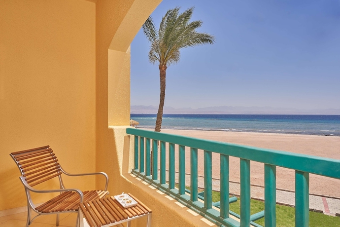 Imagen de la habitación del Hotel The Bayview Taba Heights Resort. Foto 9