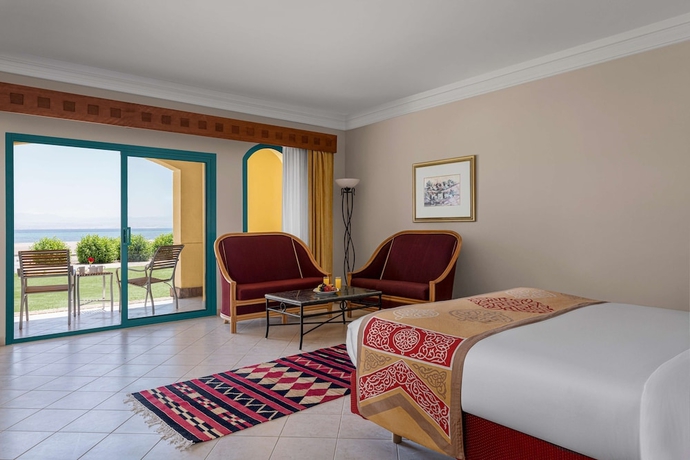 Imagen de la habitación del Hotel The Bayview Taba Heights Resort. Foto 11