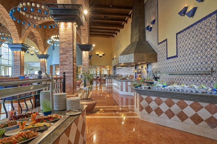 Imagen de los interiores del Hotel The Bayview Taba Heights Resort. Foto 13