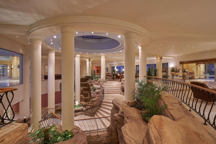 Imagen de los interiores del Hotel The Bayview Taba Heights Resort. Foto 18