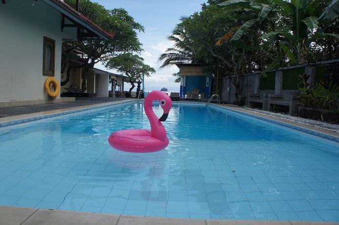 Imagen de la piscina del Hotel The Beach Candidasa. Foto 16