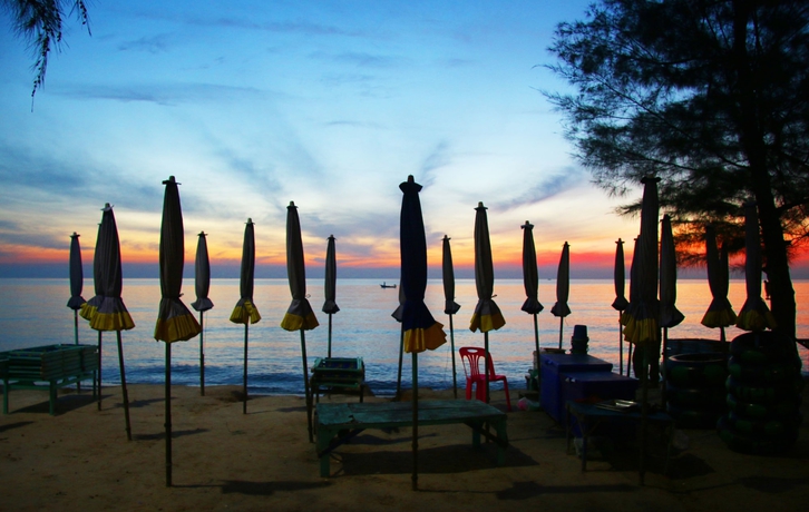 Imagen de los exteriores del Hotel The Beach Cha Am Suites. Foto 10