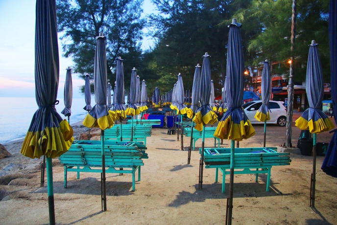 Imagen de los exteriores del Hotel The Beach Cha Am Suites. Foto 12