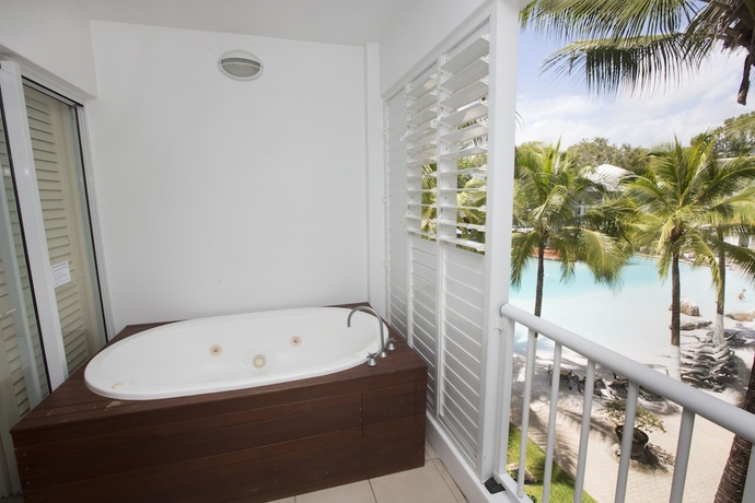 Imagen de la habitación del Hotel The Beach Club Luxury Private Apartments. Foto 11