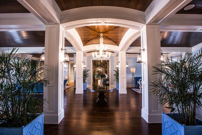 Imagen de los interiores del Hotel The Beach Club at Charleston Harbor Resort and Marina. Foto 20