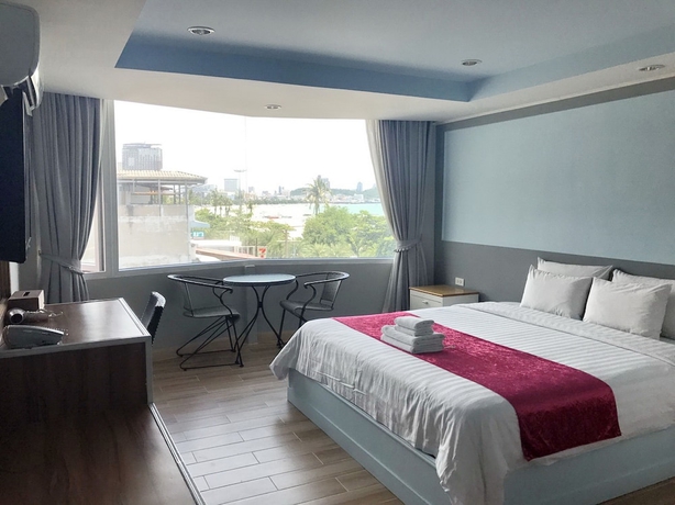 Imagen de la habitación del Hotel The Beach Front Resort Pattaya - Sha Plus. Foto 10