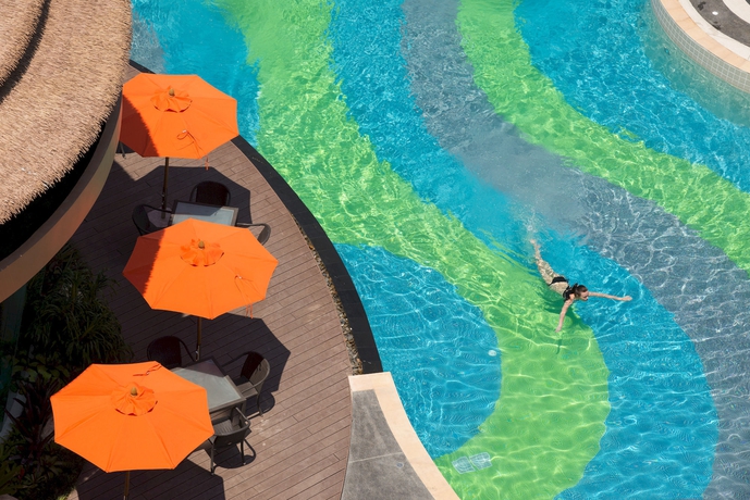 Imagen de la piscina del Hotel The Beach Heights Resort - Sha Plus. Foto 16