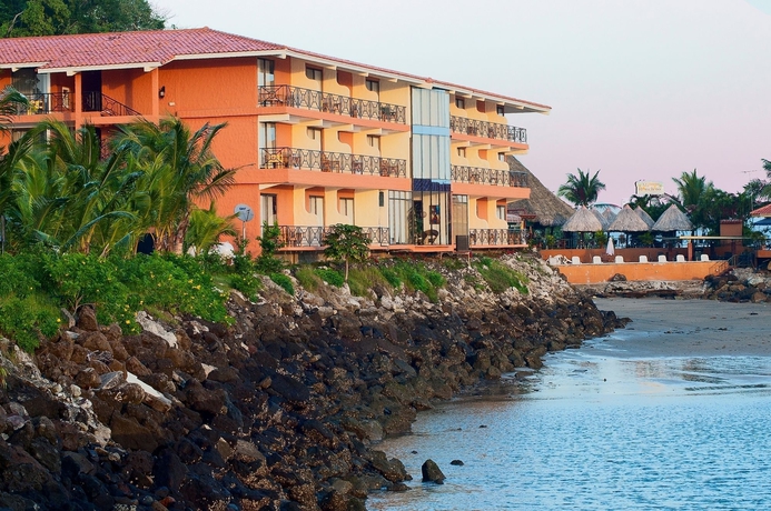 Imagen de los exteriores del Hotel The Beach House, Anc&oacute;n. Foto 5