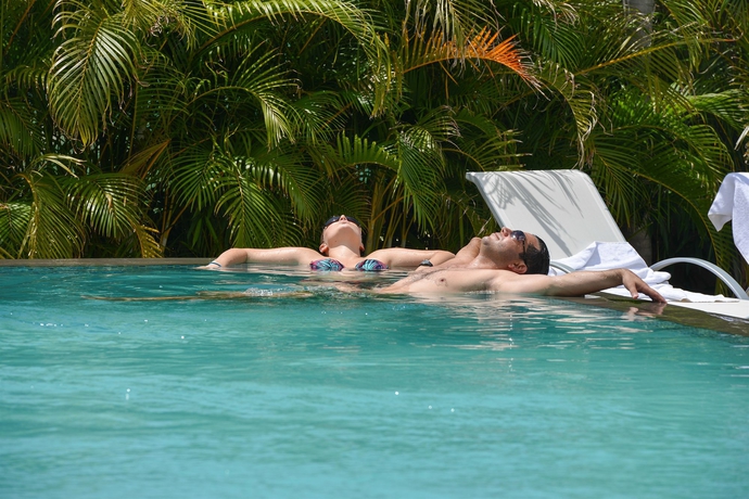 Imagen de la piscina del Hotel The Beach House Curacao. Foto 16