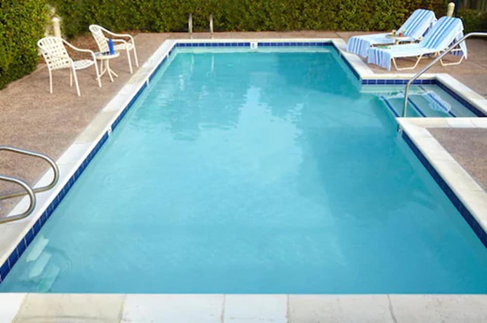 Imagen de la piscina del Hotel The Beach House Half Moon Bay. Foto 17