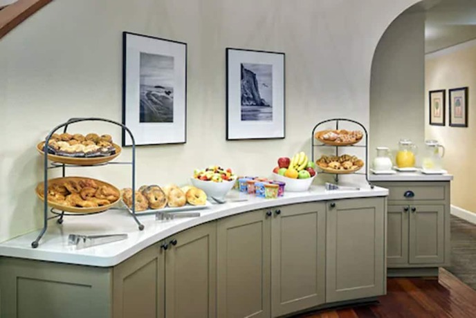 Imagen del bar/restaurante del Hotel The Beach House Half Moon Bay. Foto 5