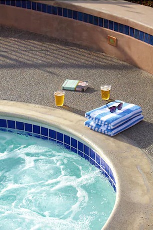 Imagen de la piscina del Hotel The Beach House Half Moon Bay. Foto 19