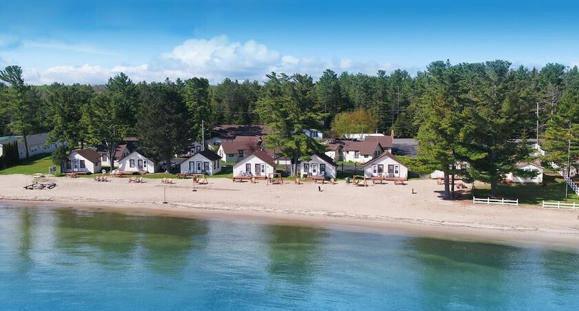 Imagen de la habitación del Hotel The Beach House, Mackinaw City. Foto 16