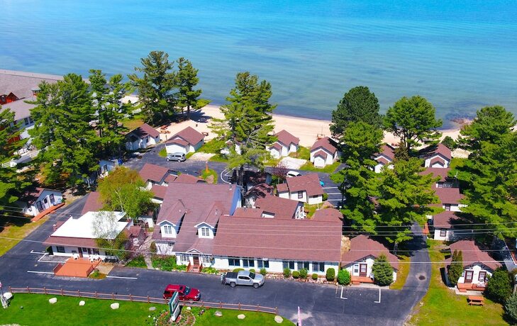 Imagen general del Hotel The Beach House, Mackinaw City. Foto 8