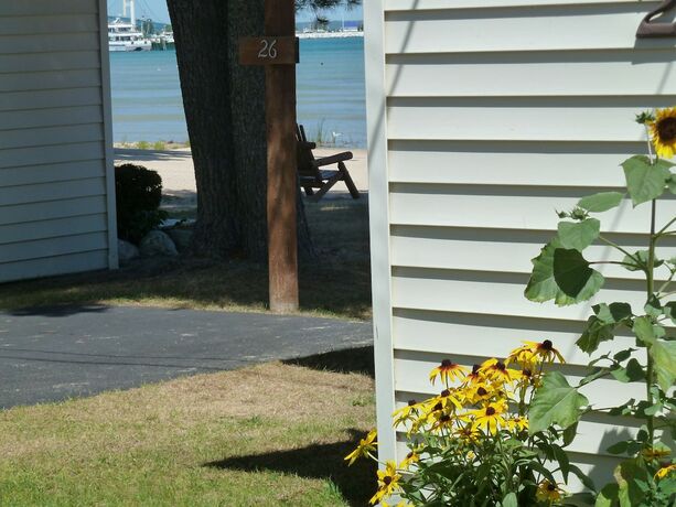 Imagen general del Hotel The Beach House, Mackinaw City. Foto 11